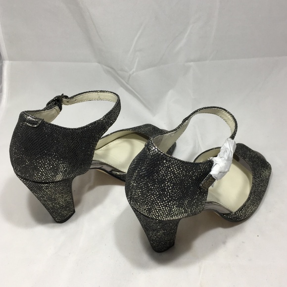 Anne Klein Women's Henrika Fabric Dress Pump - Picture 2 of 5